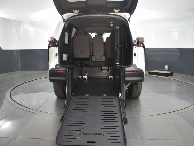 2025 Toyota Sienna Hybrid