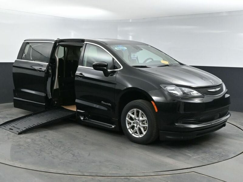 2024 Chrysler Voyager