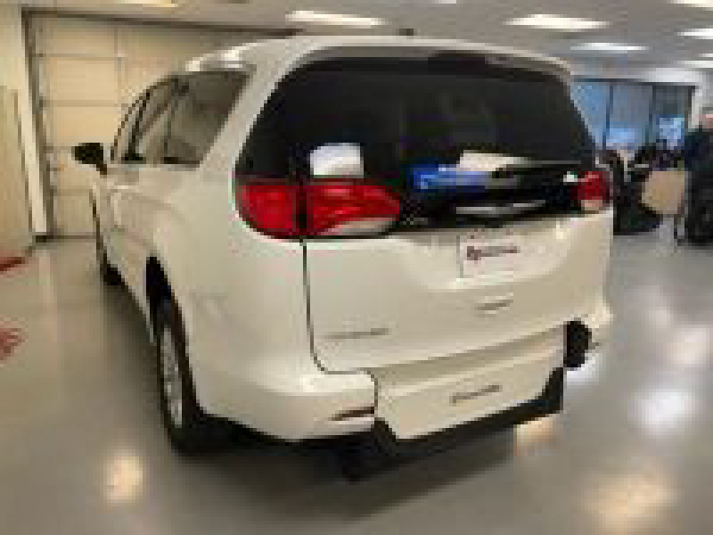 2022 Chrysler Voyager