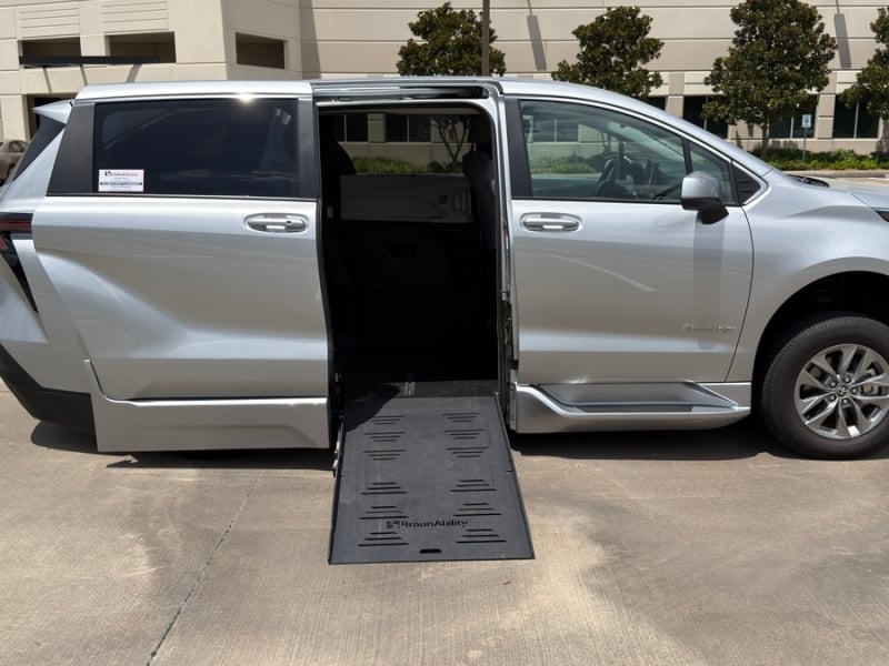 2025 Toyota Sienna Hybrid