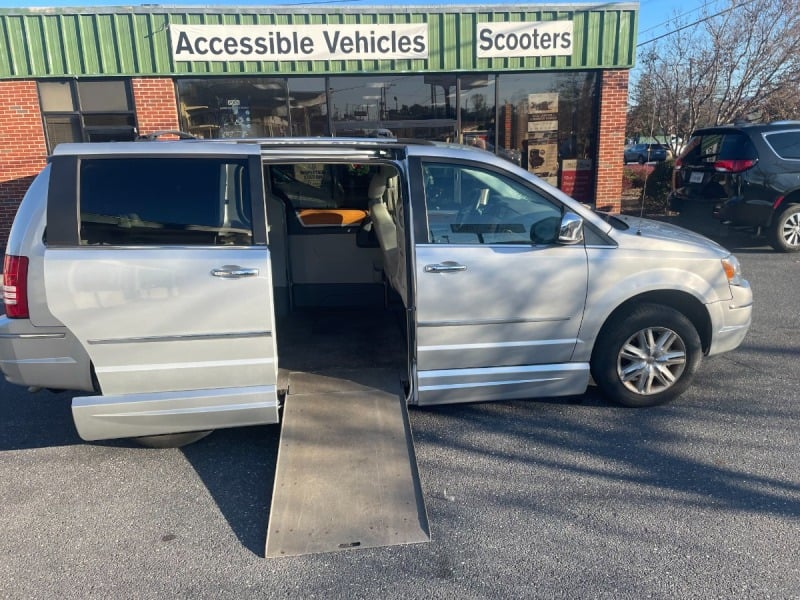 2010 Chrysler Town & Country