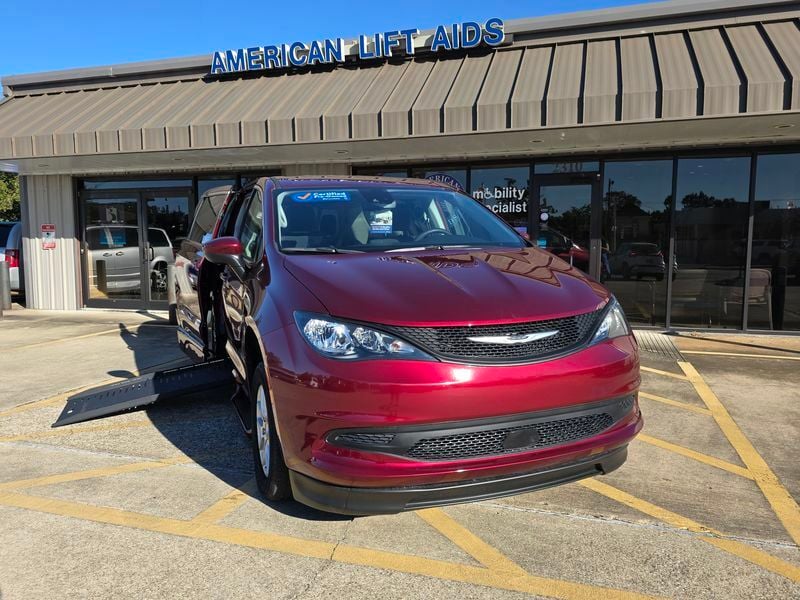 2023 Chrysler Voyager