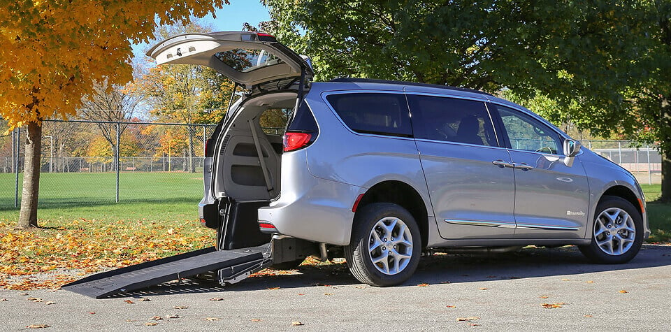 chrysler pacifica mobility van